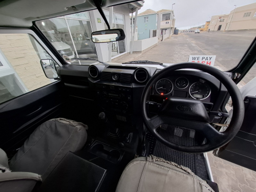 Land Rover DEFENDER 90  2.2 4X4 in Namibia