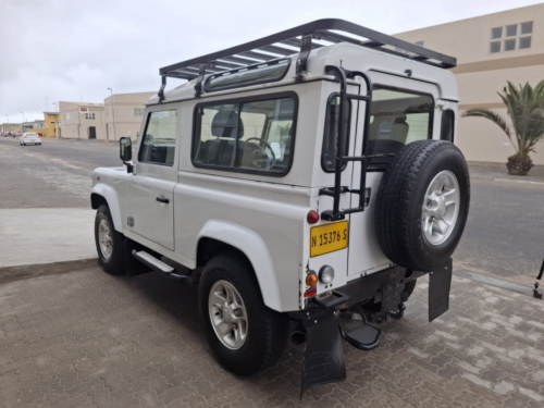 Land Rover DEFENDER 90  2.2 4X4 in Namibia