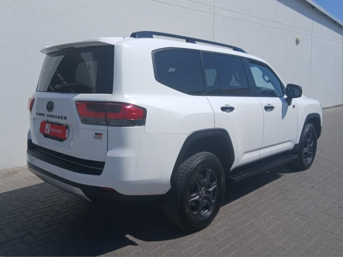 Toyota Land Cruiser 300 3.3 V6 Grs in Namibia
