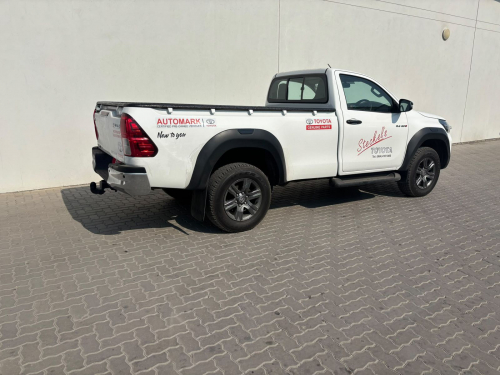 Toyota Hilux S/C 2.4 4x4 MT in Namibia