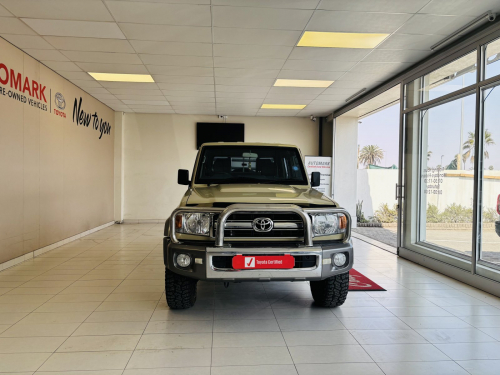 Toyota Landcruiser 4.0 V6 D/C in Namibia