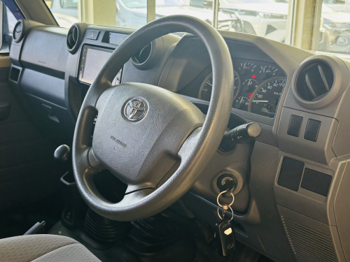 Toyota Landcruiser 4.0 V6 D/C in Namibia
