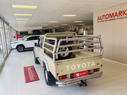 Toyota Landcruiser 4.0 V6 D/C in Namibia