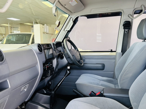 Toyota Landcruiser 4.0 V6 D/C in Namibia