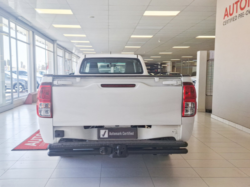 Toyota Hilux SC 2.4 GD 5MT A/C in Namibia