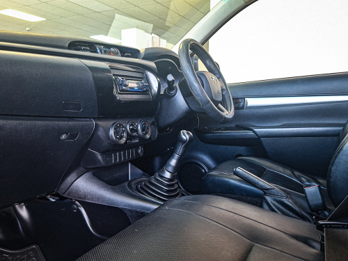 Toyota Hilux SC 2.4 GD 5MT A/C in Namibia