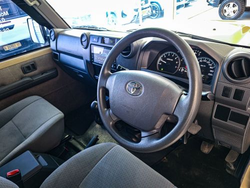 Toyota LC79 DC 4.0 Petrol 4x4 MT in Namibia