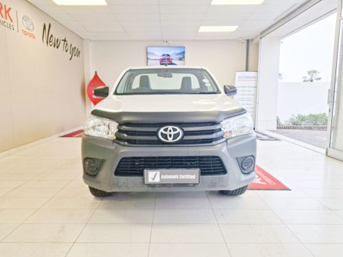 Toyota Hilux 2.0 VVTi + AC in Namibia