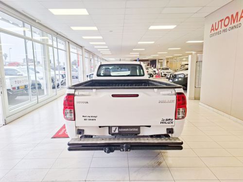 Toyota Hilux 2.0 VVTi + AC in Namibia