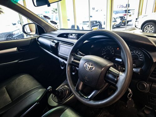 Toyota Hilux 2.0 VVTi + AC in Namibia