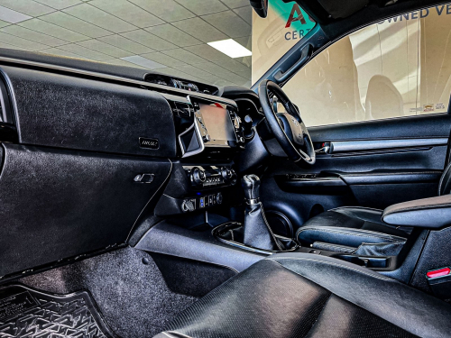 Toyota Hilux 2.8 LGD RS 4x4 MT in Namibia