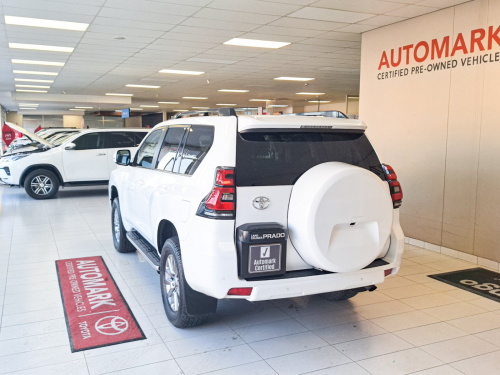 Toyota Land Cruiser Prado 3.0D 4x4 AT in Namibia