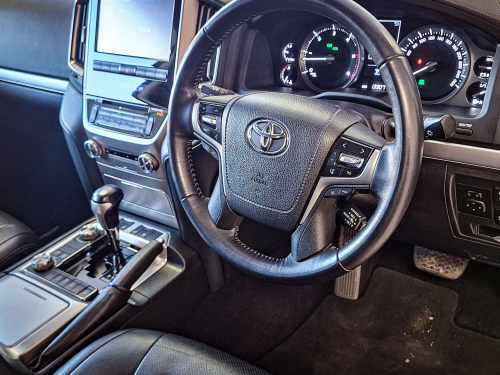 Toyota Land Cruiser 200 4.5D V8 AT in Namibia