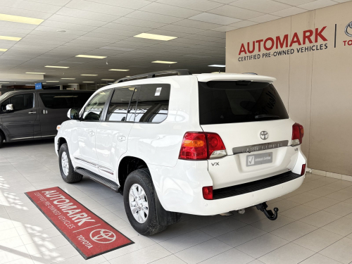 Toyota LANDCRUISER 200 VX 4.5D in Namibia