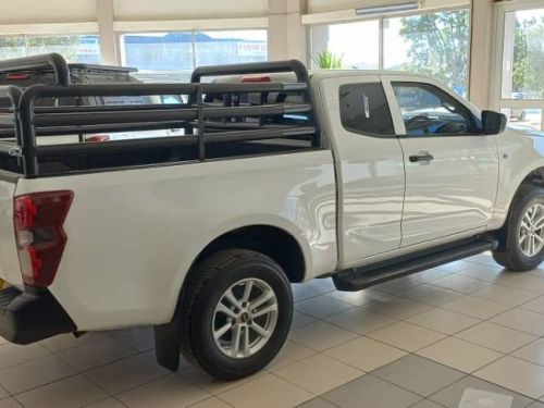 Isuzu D MAX 1,9 EX CAB HR L in Namibia