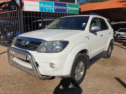 Toyota Fortuner 4.0 V6 in Namibia