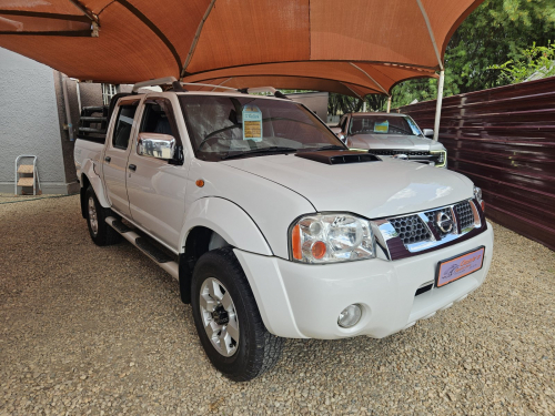 Nissan NP300 2.5 TDI 4x4 in Namibia