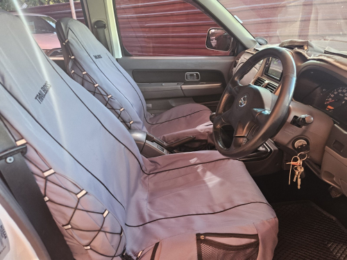 Nissan NP300 2.5 TDI 4x4 in Namibia