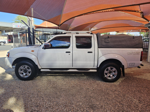 Nissan NP300 2.5 TDI 4x4 in Namibia