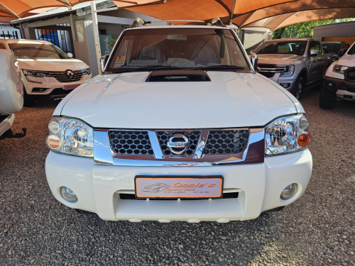 Nissan NP300 2.5 TDI 4x4 in Namibia