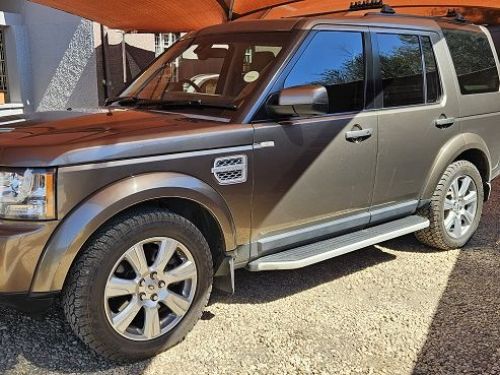 Land Rover Discovery 4 HSE in Namibia