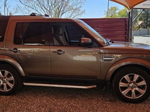 Land Rover Discovery 4 HSE in Namibia
