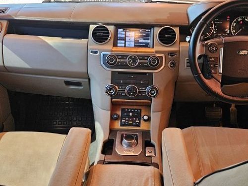 Land Rover Discovery 4 HSE in Namibia