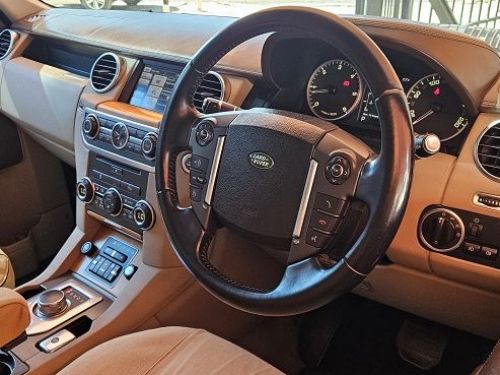 Land Rover Discovery 4 HSE in Namibia