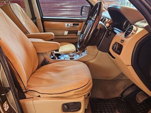 Land Rover Discovery 4 HSE in Namibia