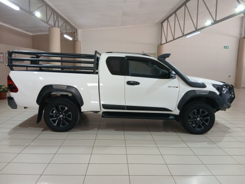 Toyota Hilux 2.8 EC 4x4 Legend MT in Namibia