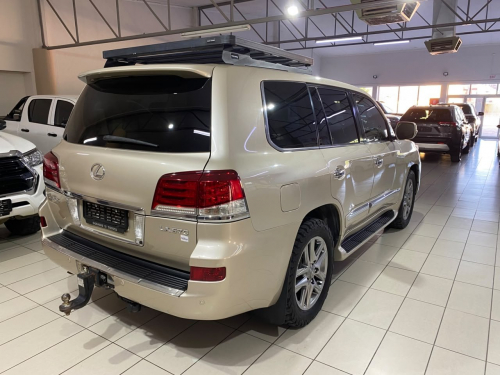 Lexus LEXUS LX 570 (5.7 V8) in Namibia