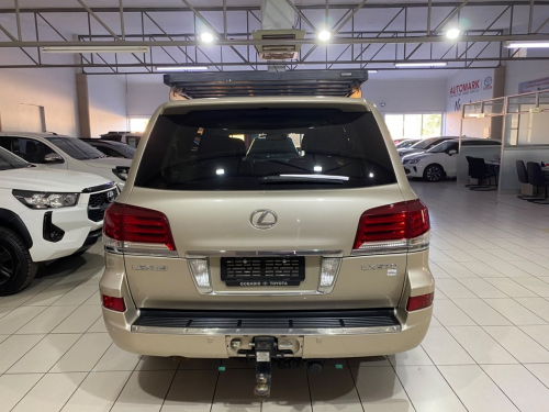 Lexus LEXUS LX 570 (5.7 V8) in Namibia