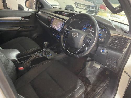 Toyota Hilux Legend 2.8 D/C A/T 4x4 in Namibia