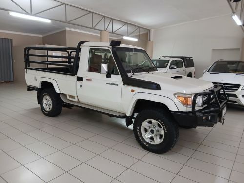 Toyota Land Cruiser 4.5 V8  S/C in Namibia
