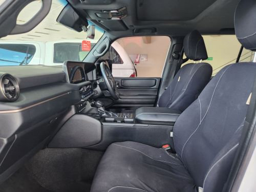 Toyota LC Prado 2.8GD VX-R in Namibia