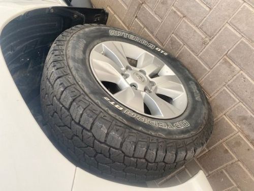 Toyota Hilux 2.8 Gd-6 Raider 4x4 P/u D/c in Namibia