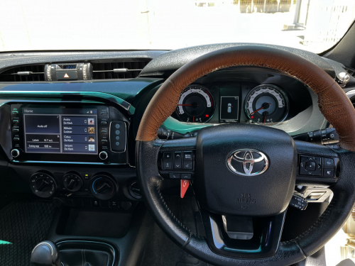 Toyota HILUX SC 2.8 4X4 M/T LEGEND 50 in Namibia