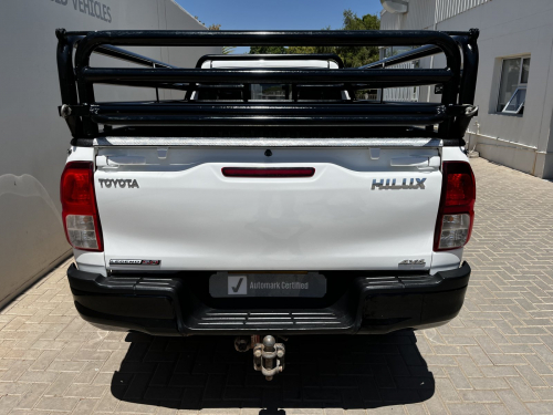 Toyota HILUX SC 2.8 4X4 M/T LEGEND 50 in Namibia
