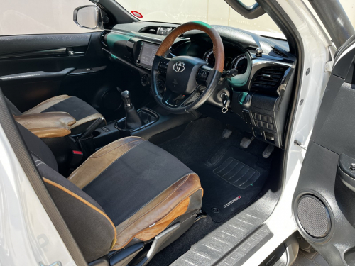 Toyota HILUX SC 2.8 4X4 M/T LEGEND 50 in Namibia