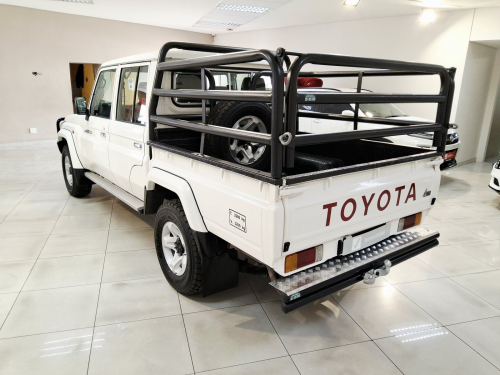 Toyota LANDCRUISER 79 4.2d P/U D/C in Namibia