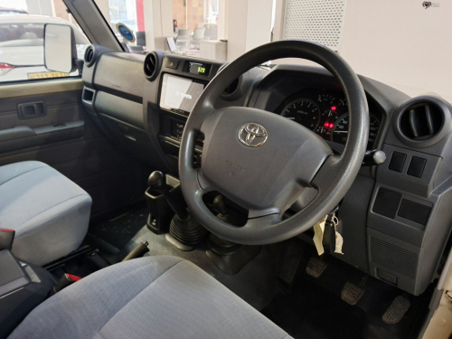 Toyota Landcruiser 79 4.0p P/u D/c in Namibia