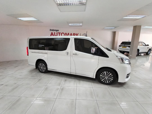 Toyota Quantum 2.8 Vx 9 Seat in Namibia