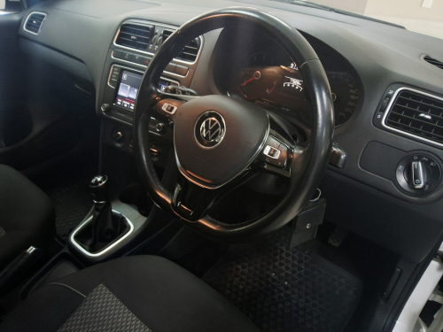 Volkswagen POLO VIVO 1,6 HIGHLINE MANUAL [5dr]. in Namibia