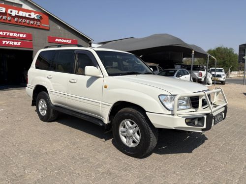 Toyota LAND CRUISER 100 VX V8 in Namibia
