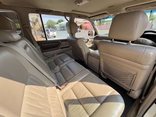Toyota LAND CRUISER 100 VX V8 in Namibia