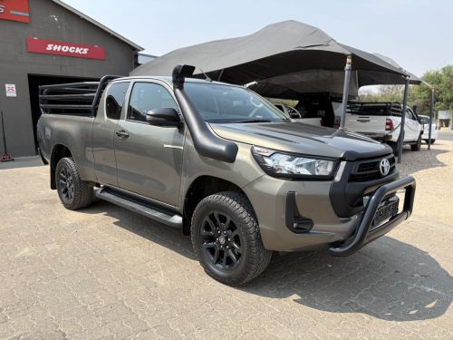 Toyota Hilux  2.4 GD-6 M/T E/C in Namibia