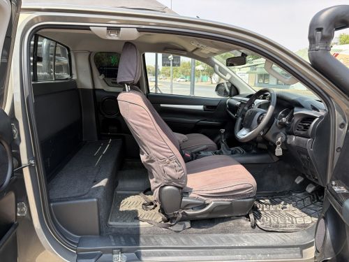 Toyota Hilux  2.4 GD-6 M/T E/C in Namibia