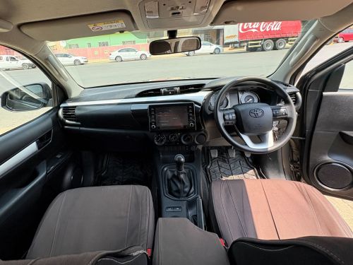 Toyota Hilux  2.4 GD-6 M/T E/C in Namibia