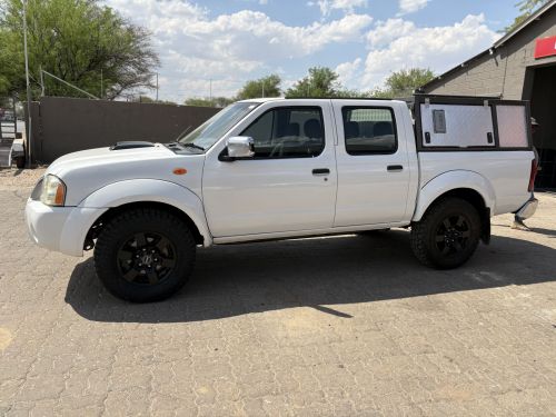 Nissan NISSAN NP300 HARDBODY 2.5 TDI 4X4 M/T in Namibia