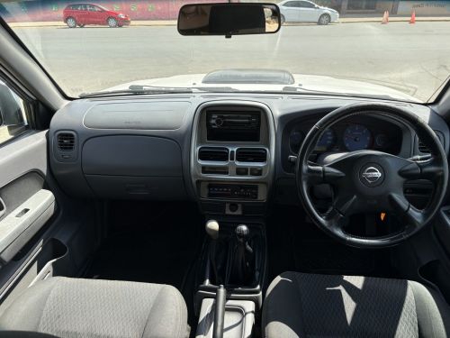 Nissan NISSAN NP300 HARDBODY 2.5 TDI 4X4 M/T in Namibia